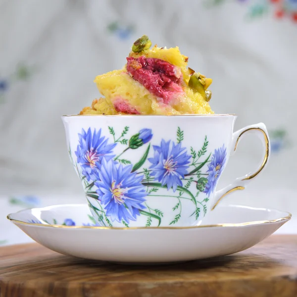 Tereyağlı ekmek pudingi