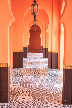 Koridorda içine daha derin