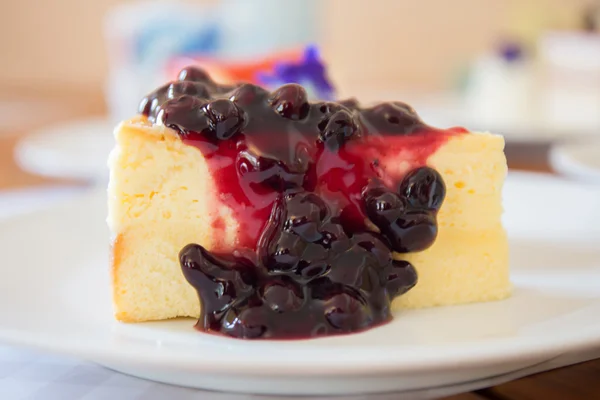 Yaban mersinli cheesecake.