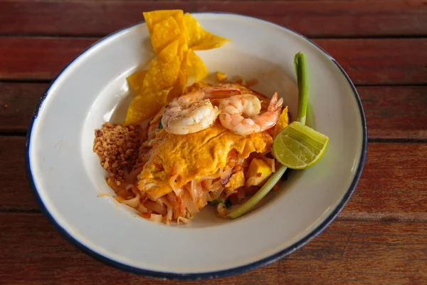 Macarrão frito tailandês com camarão — Fotografia de Stock