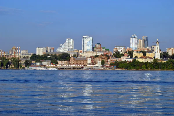 Rusia, el panorama de la ciudad de Samara con el río Volga — Foto de Stock