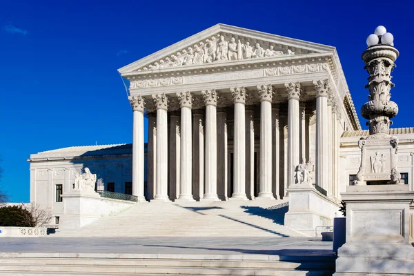 Het Amerikaanse Hooggerechtshof gebouw — Stockfoto