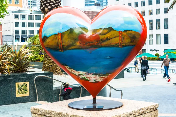 Statue of heart at Union Square in San Francisco — Stock Photo, Image