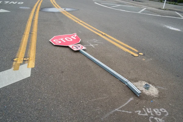 Stop sign knocked down — Stock Photo, Image