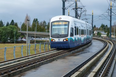 Ses Transit bağlantı hafif raylı Tukwila terminale yaklaşılıyor