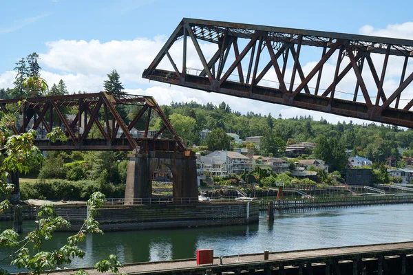 Bajada del puente levadizo de Salmon Bay para permitir que el tren cruce —  Fotos de Stock