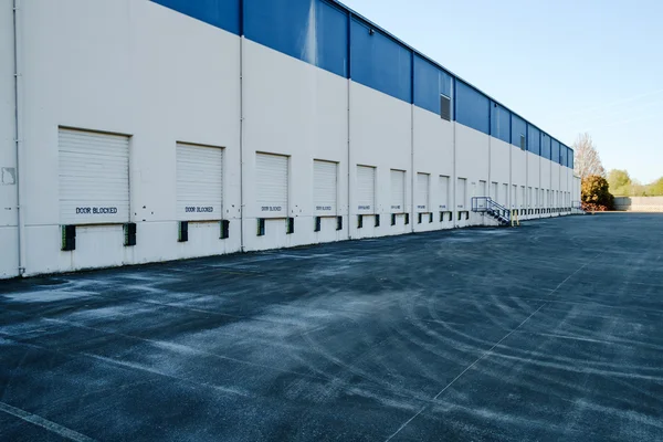 Depoya bloke kapıları ile