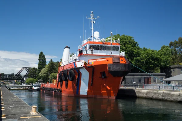 Grand remorqueur de lutte contre les incendies levé à Ballard Locks — Photo