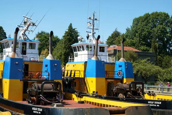 2 타이탄 클래스 tugboats 후방 갑판 — 스톡 사진