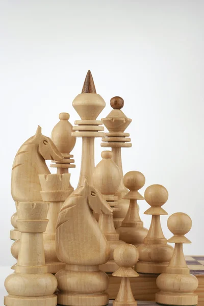 Beyaz arka plan satranç taşları beyaz satranç king.