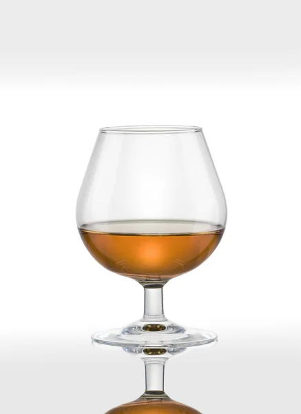 Copa de coñac con brandy sobre fondo blanco . —  Fotos de Stock
