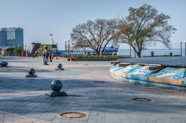 Stadtlandschaft Stadtdamm Der Stadt Meer Gebäude Und Bäume Hintergrund Des — Stockfoto