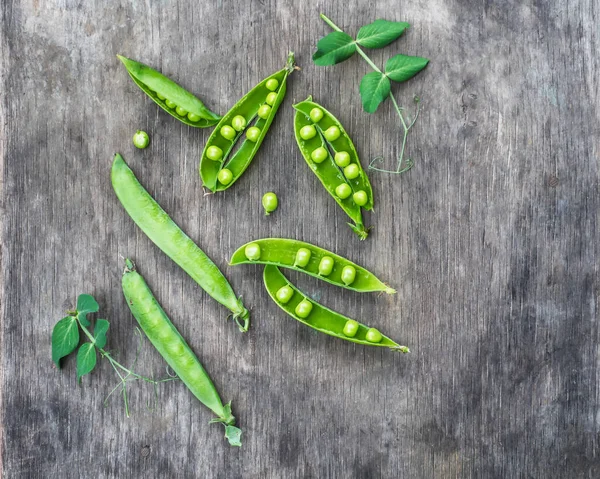 Nueva Cosecha Guisantes Verdes Enteros Desplegados Una Vista Superior Mesa — Foto de Stock