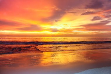 İnanılmaz renkli günbatımı andaman Denizi, Tayland