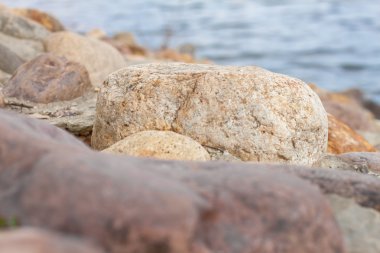 Taşlar dolgu, bir odak hakkında