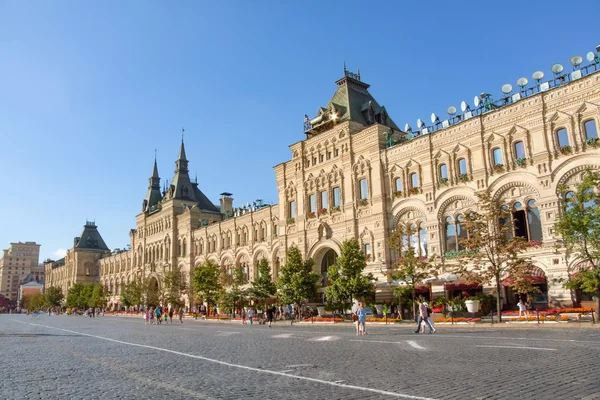 Facade view of GUM department store from Red Square, Moscow, Russia — Stock Photo, Image