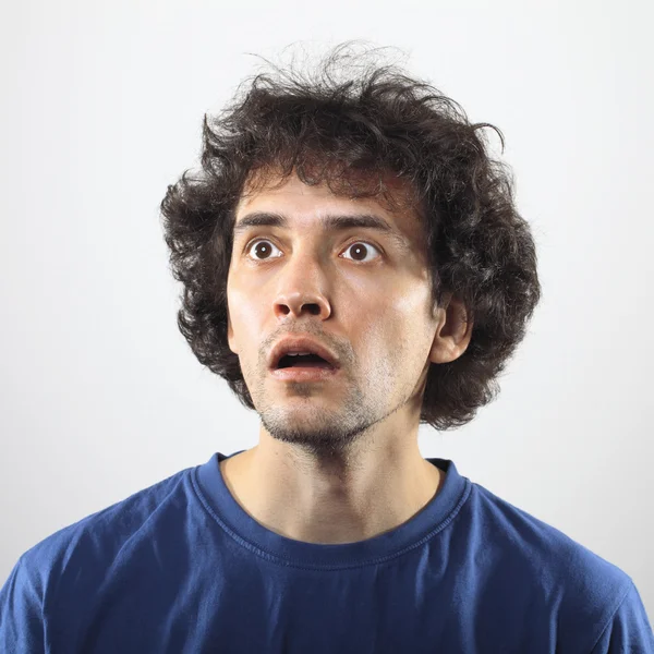 Portre sürpriz genç adam.