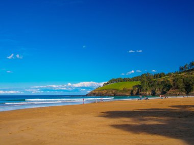 Lekeitio beach Island güneşli