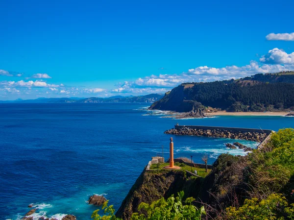 Costa del País Vasco con acantilados y rocas — Foto de Stock