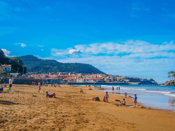 Lekeitio beach island on sunny day — Stock Photo, Image