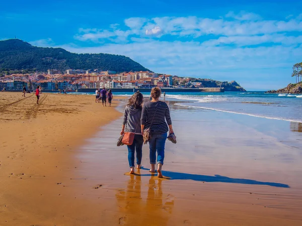 Lekeitio beach Island güneşli — Stok fotoğraf