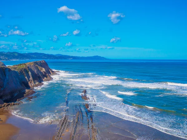 Lekeitio beach Island güneşli — Stok fotoğraf