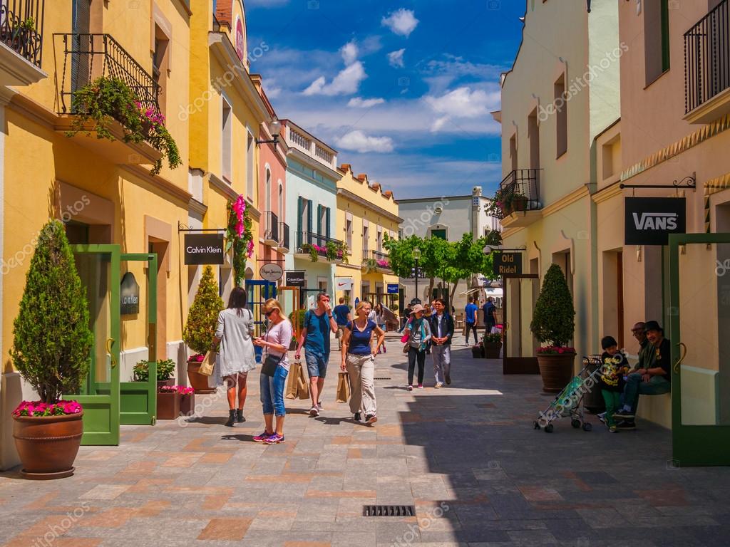 ла рока виладж барселона. аутлеты в испании. ла росса виладд в барселоне. барселона аутлет виладж. ла рока виладж барселона.