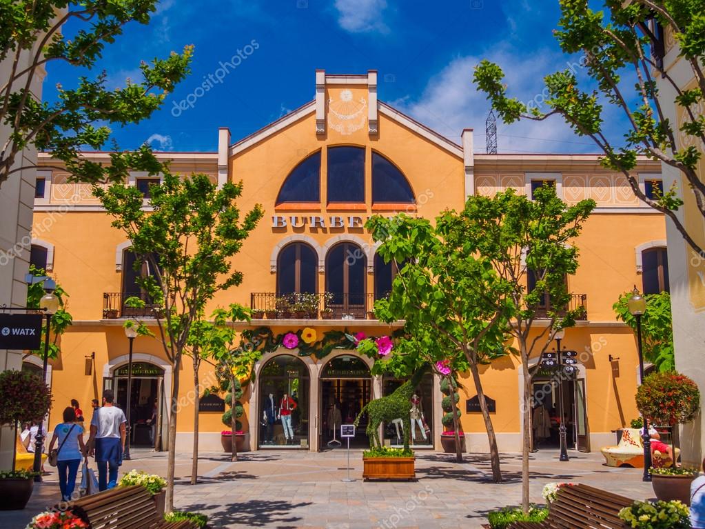 La Roca Village Outlet Shopping Discount Package 2023 - Barcelona