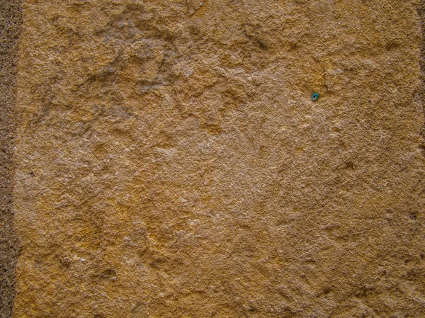 Старая средневековая глиняная стена с трещинами текстурного фона — стоковое фото