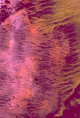 Yaratıcı çalışmaların tasarımı için soyut mor suluboya dokusu