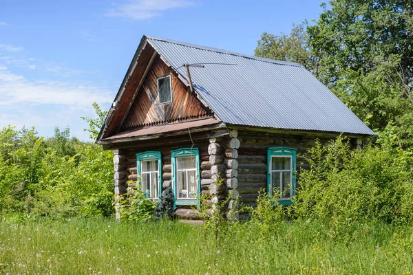 Starý Dřevěný Dřevěný Domek Přírodě Letní Den — Stock fotografie