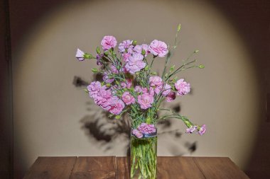 Bir buket çiçek, Sevgililer Günü hediyesi. Yakın plan fotoğraf.