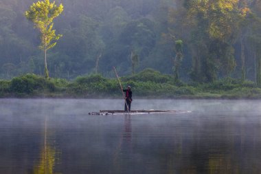 Sukabumi 'deki Situ Gunung Gölü' nde güzel bir sabah Batı Java Endonezya