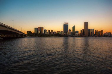 Perth, Avustralya 'nın Batı Avustralya eyaletinin başkenti ve en büyük şehridir. Avustralya 'nın en kalabalık dördüncü şehridir. 05 02 2026