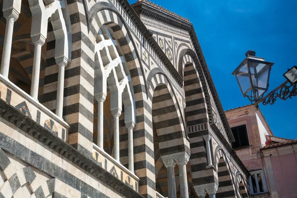 St. andrea kathedrale in der historischen Altstadt von amalfi, italien. — Stockfoto