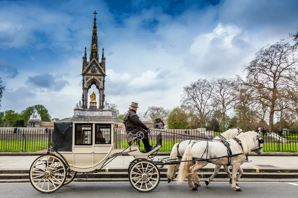 O Memorial do Príncipe Albert em Kensington Gardens — Fotografia de Stock