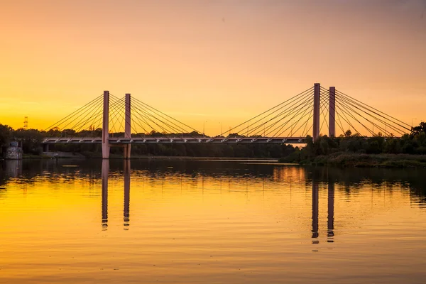 Prachtige zonsondergang over brug — Stockfoto