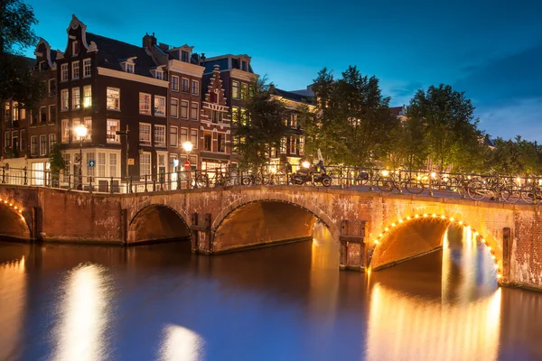 Амстердам вечером — стоковое фото