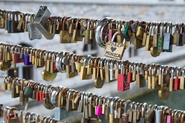 Aşk kilitleri Kasap'ın Köprüsü'nde Ljubljana, Slovenya'nın başkenti