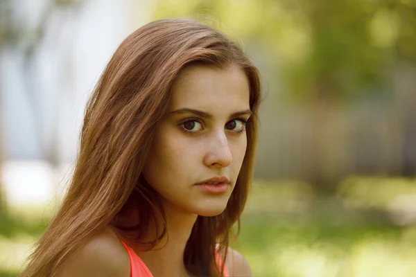 Retrato de uma jovem — Fotografia de Stock