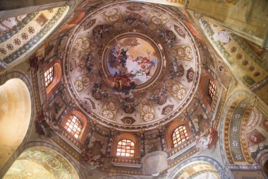 Ravenna, İtalya - 7 Temmuz 2016 - Basilica San Vitale mozaikler