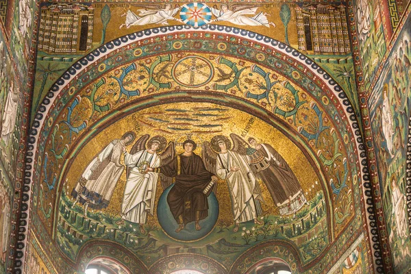 Ravenna, Italy - 7 july 2016 - Basilica of San Vitale mosaics — Stock Photo, Image