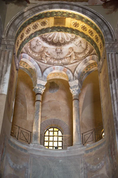 Ravenna, Itálie - 7 července 2016 - baziliky San Vitale mozaiky — Stock fotografie