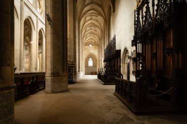 Aziz Barbaras Katedrali 'nin iç manzarası Gotik tavan ve Kutna Hora, Merkez Bohemya' da kavisli kemerler