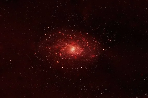 Röd galax med stjärnor och nebulosor. Delar av denna bild tillhandahålls av NASA var. — Stockfoto