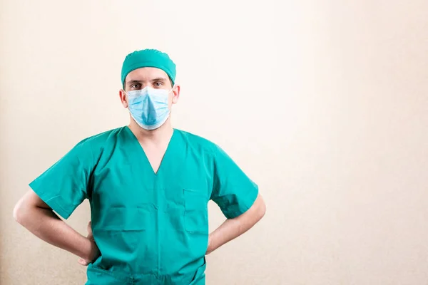 Médico Orgulloso Con Gorra Máscara Foto Alta Calidad Fotos De Stock Sin Royalties Gratis