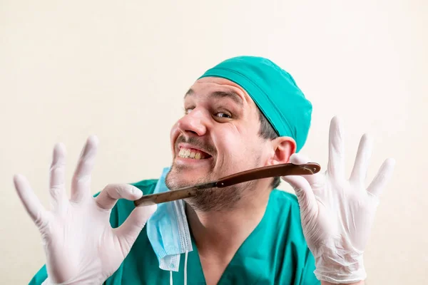 Funny doctor with a straight razor in his hands. — Stock Photo, Image