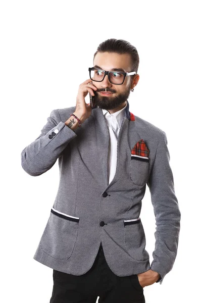 Cara elegante com óculos falando no telefone — Fotografia de Stock