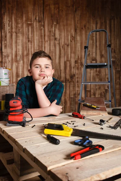 Construtor de crianças para o conceito de trabalho de construção , — Fotografia de Stock