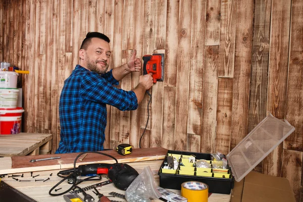 The man in the garage. the concept of repair , a good builder, — Stock Photo, Image